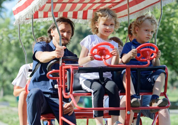 vehicle-6356839_1920