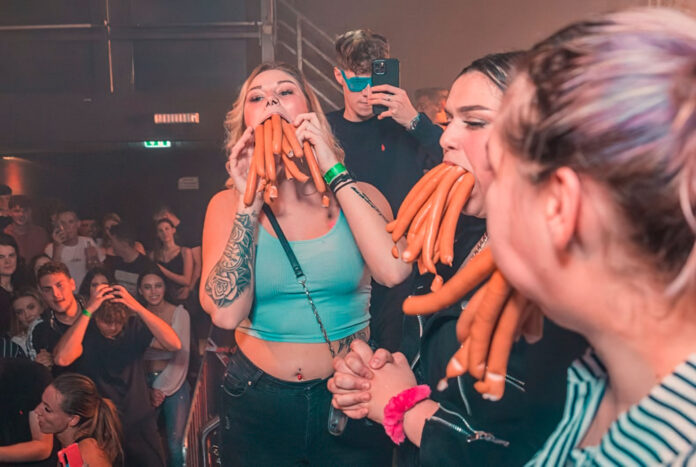 Verzin een Onderschrift 26 oktober 2021 Verzin een Onderschrift 26 oktober 2021