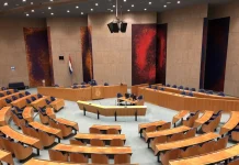Plenaire zaal Tweede Kamer - landschap - husky CC BY 4.0