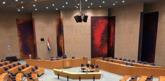 Plenaire zaal Tweede Kamer - landschap - husky CC BY 4.0